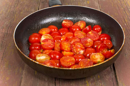 cherry tomato halves roasted in a panの写真素材
