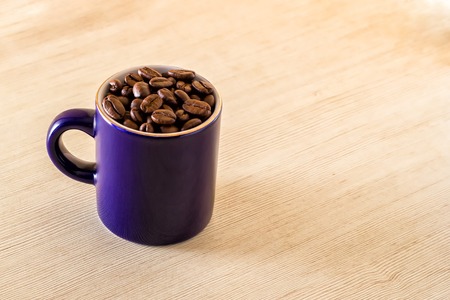 major coffee beans in the blue Cupの写真素材