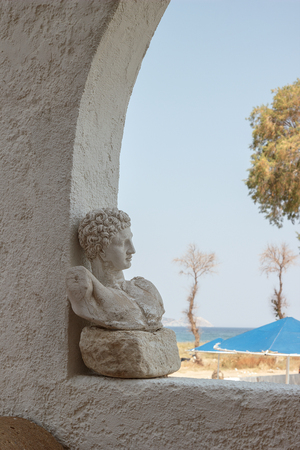 the image a marble bust in the archの写真素材