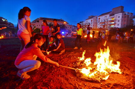 TEL AVIV, ISRAEL - MAY 18, 2014: Secular Israeli Kids having fun at Lag BaOmer with bonfires and food - motion, long exposureのeditorial素材