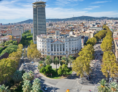 BARCELONA, OCT 16, 2014: Aerial view from above of Barcelona from Plaza de Colonのeditorial素材