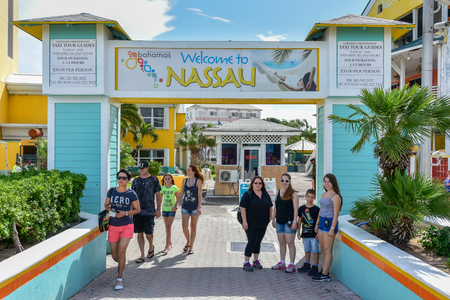 NASSAU, BAHAMAS - OCT 15, 2016: "Welcome to Nassau" gate welcomes tourists from the cruise terminal into downtown Nassau and New Providence island, Bahamasのeditorial素材