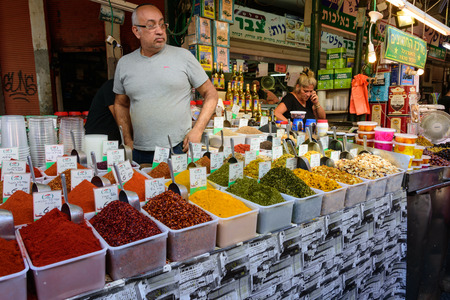 TEL AVIV - OCT. 11, 2017: Spices stand with fresh spices at the busy Carmel Market in Tel Aviv, Israel on the eve of Sukkotのeditorial素材