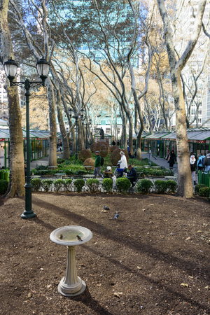 NEW YORK - NOV. 21, 2017: People enjoying the holiday market fair at Hyde Park before Thanksgivingのeditorial素材