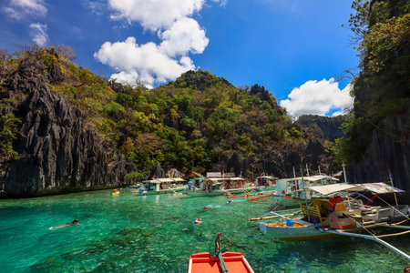 Boats in the bay of El Nido, Palawan, Philippinesの写真素材