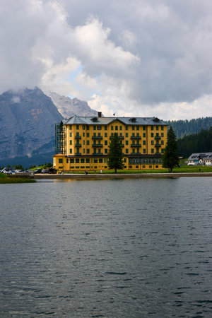 Hotel on the shores of Lake Hallstatt.の写真素材