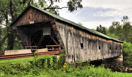 Wooden covered bridge in the State of Vermontの写真素材