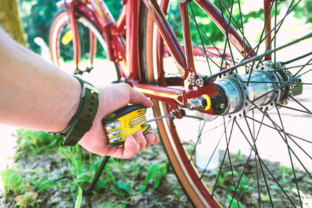 Repair and maintenance of bicycles in road conditions. Repair universal set of keys
