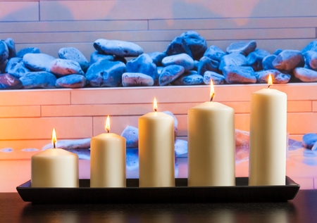 white candles on wood table and massage border backgroundの写真素材