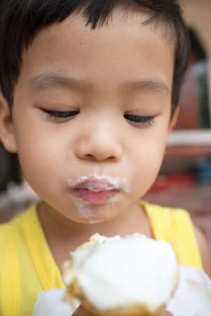 Asian children eating ice creamの写真素材