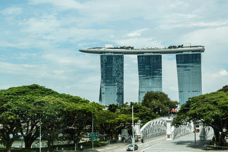 SINGAPORE-MAY 01 2017:marina bay sands skylineのeditorial素材
