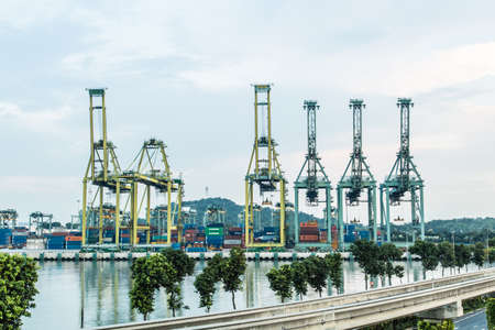 Singapore -26 SEP 2017: Singapore sentosa harbor machine with reflection night viewのeditorial素材