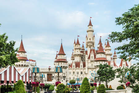 Singapore-26 SEP 2017: Singapore universal vintage studio castle view in forestのeditorial素材