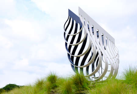 Singapore-08 SEP 2018:Singapore bishan park view from metal sculpture frameのeditorial素材