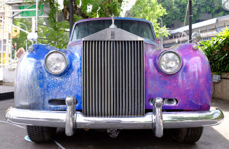 Singapore-16 DEC 2017: colorful vintage style old car display on streetのeditorial素材