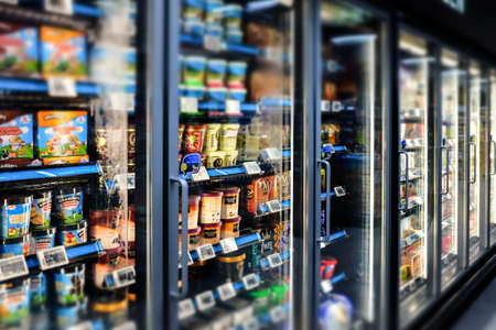 Singapore-06 DEC 2017:Drinks bottle in refrigerator in super marketの写真素材