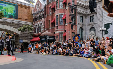 Singapore-28 NOV 2017: people watching street show in Singapore universal studiosのeditorial素材