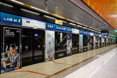 Singapore-19 FEB 2020: Singapore Tan Kah Kee subway station platform viewのeditorial素材