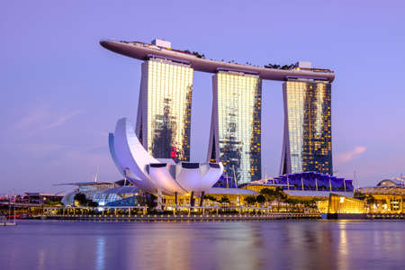 Singapore-26 FEB 2020: Singapore marina bay sands building in blue skyのeditorial素材