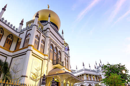 Singapore-13 MAR 2020:Street view of Singapore with Masjid Sultan. The mosque is considered one of the most important mosques in Singapore.のeditorial素材
