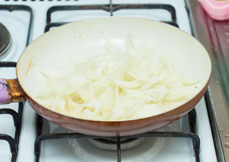 onions in a frying panの写真素材