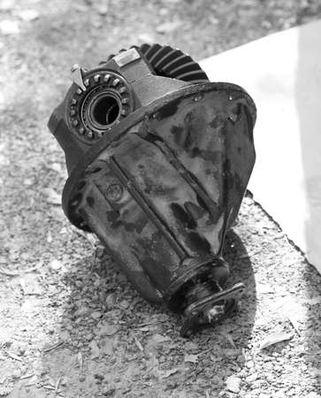 repair of automobile reducers in the street