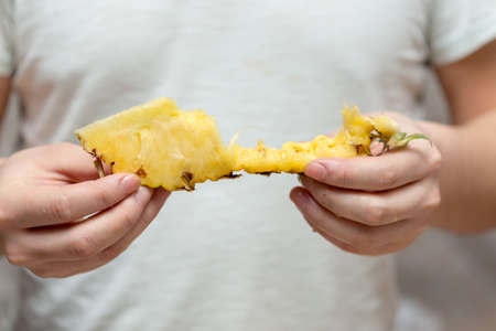 man eating pineappleの写真素材