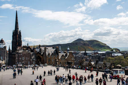 Scotland United Kingdom Edinburgh 14.0 5.2016 - At Castle rock place people enjoying sunny day and viewのeditorial素材
