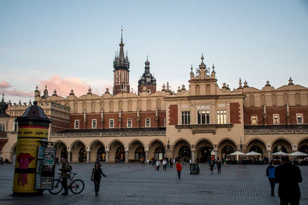 10.05.2015 Krakow Poland - Church St. Mary and Cloth Hall main Market Square cityのeditorial素材