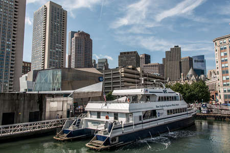 04.09.2017 Boston Massachusetts USA- People everyday life families and boats moored pier long wharf center of Bostonのeditorial素材