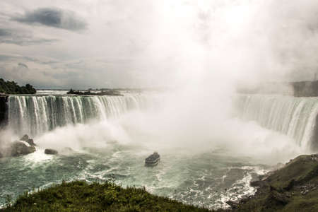 NIAGRA, ONTARIO Canada 06.09.2017 Tourists aboard the Maid of the Mist boat at the Niagara Falls USAのeditorial素材