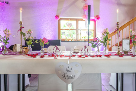 Wedding decor. Close up of a wedding table decoration with white and pink flowers and candles Wedding floristic conceptの写真素材