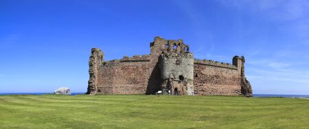 14th century tantallon castle at the mouth of the firth of forth in east lothian scotland destroyed in the english civil war in 1651の写真素材