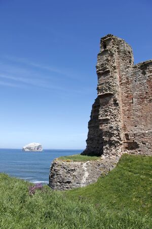 bass rock seen through the ruins of 14th century tantallon castle at the mouth of the firth of forth in east lothian scotland destroyed in the english civil war in 1651の写真素材