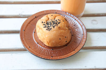 bun with sesame seeds on tableの写真素材