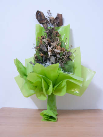 A bouquet of withered on wood tanbleの写真素材
