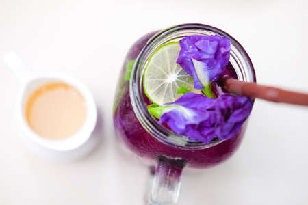 Crake lemon juice in glass, top viewの写真素材