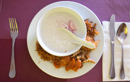 top view of asian style boiled rice in round white bowl on tableの写真素材