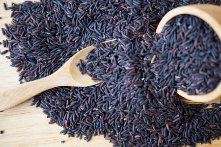 Thai black jasmine rice in wooden spoon (focus rice in wooden spoon))の写真素材