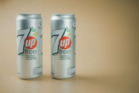 Samut Prakan, Thailand - June 21, 2020 : Aluminium slim can of 7UP lemonade soda drink of 32. This refreshment drink produce Pepsi company.のeditorial素材