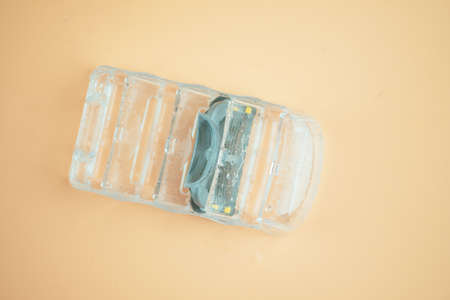 Men shaving razor handle refill blade in clear plastic boxの写真素材