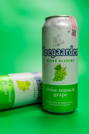 Samut Prakan, Thailand - May 26, 2024 : Beer Hoegaarden aluminum can with Shine Muscat Grape flavor on a green colored background,  a new flavorのeditorial素材
