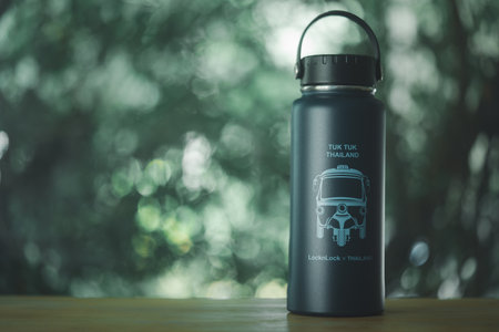 Samut Prakan, Thailand - June 26, 2024 : Thermos from LocknLock Riga Tumbler Thailand Edition, TUK TUK, 897 ml.のeditorial素材
