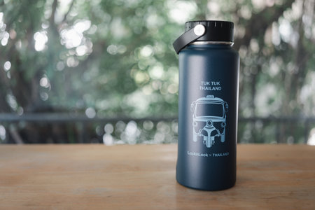 Samut Prakan, Thailand - June 26, 2024 : Thermos from LocknLock Riga Tumbler Thailand Edition, TUK TUK, 897 ml.のeditorial素材