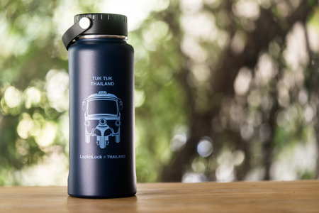 Samut Prakan, Thailand - June 25, 2024 : Thermos from LocknLock Riga Tumbler Thailand Edition, TUK TUK, 897 ml.のeditorial素材
