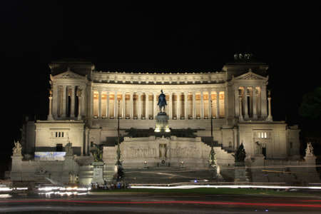 Momument to Victor Emanuelle II at night, Rome, Italyのeditorial素材