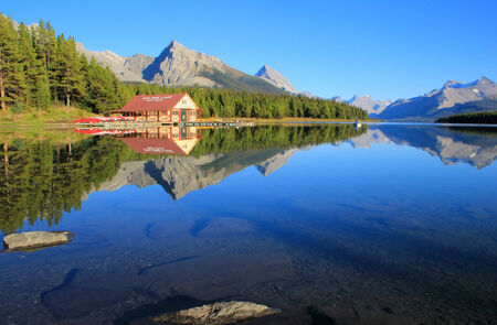 Maligne lake, Jasper national park, Alberta, Canadaのeditorial素材