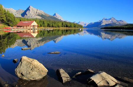 Maligne lake, Jasper national park, Alberta, Canadaのeditorial素材