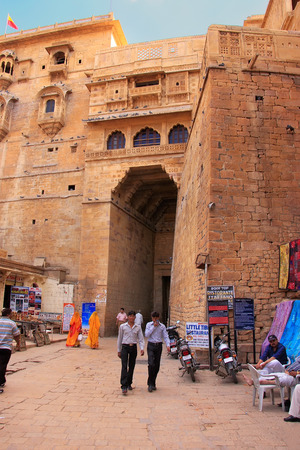 People walking through the main entrance of Jaisalmer fort, Rajasthan, Indiaのeditorial素材