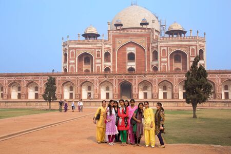 Group of indian girls standing infront of Humayunのeditorial素材